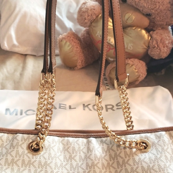 Sold BIG NWT MICHEAL Micheal KORS OF STOCK NWT TRAVEL SIGNATURE JET SET TRAVEL - Picture 13 of 16